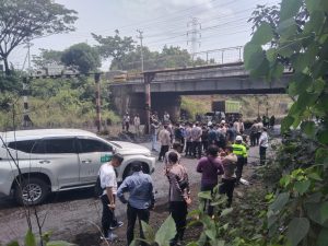 Akses Jalan Ditutup, Ratusan Truk Pengangkut Batubara Milik PT. AGM Tidak Bisa Melintas