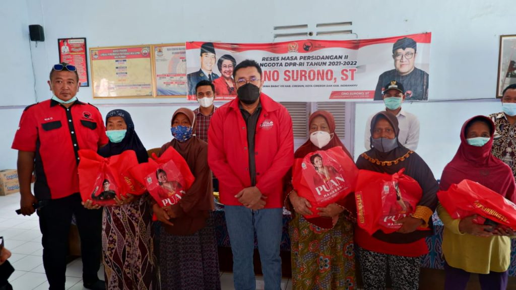 Gelar Reses di 3 Titik, Ono Surono Bagikan Beras Untuk Masyarakat