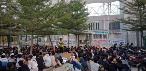 Tidak Becus Urus Dunia Sepakbola, Persikasi Fans Minta Reza Mundur Dari Ketua Umum Persikasi