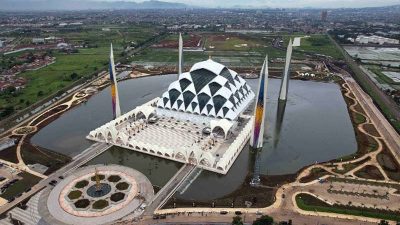 Parkir di Masjid Raya Al Jabbar Gratis, Sementara Atau Seterusnya?