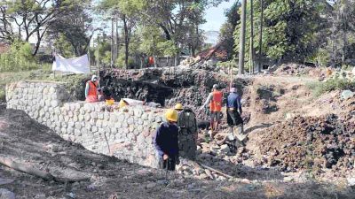 Pembangunan Jembatan Kampung Cangkring Disambut Antusias Warga