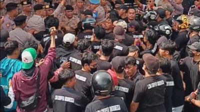 Unjuk Rasa Tuntut Pembatalan Sertifikat HGB Pagar Laut PT TRPN di BPN, Nyaris Bentrok